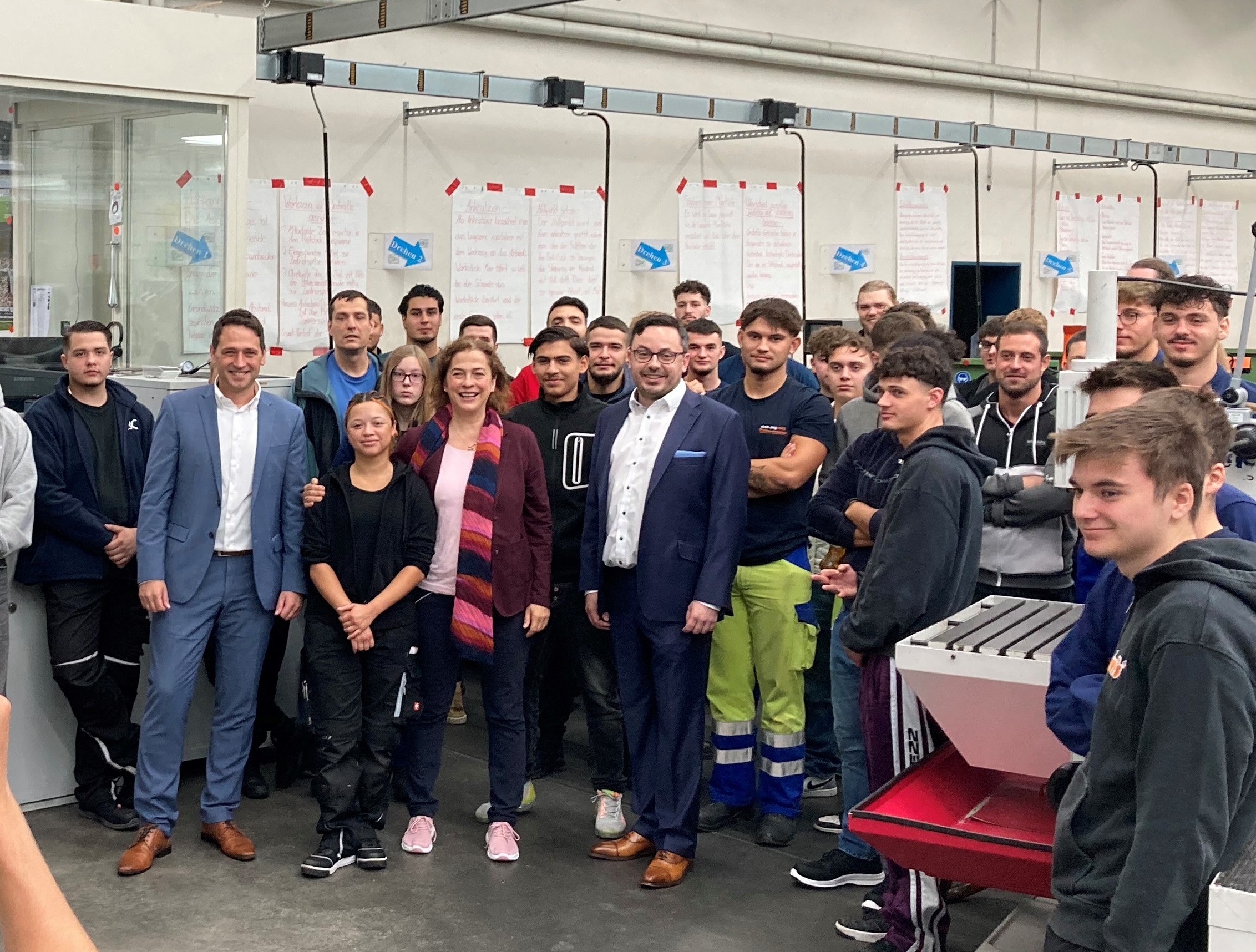 Bonner Bürgermeisterin, Frau Dr. Ursula Sautter, gratuliert den neuen Azubis Bonner Bürgermeisterin gratuliert Azubis